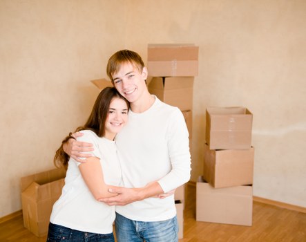 Local moving van service handling apartment relocation in Maida Vale
