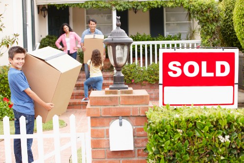 Temporary storage of removal goods in a secure vehicle or facility